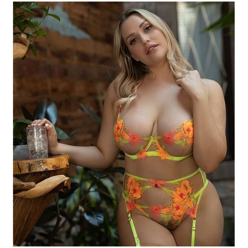 Quickshot Mia Malkova Vagina and Anus Masturbator