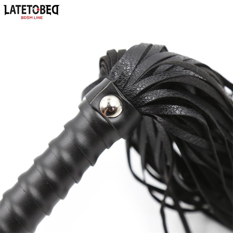 Textured Handle Flogger Black 48.5cm