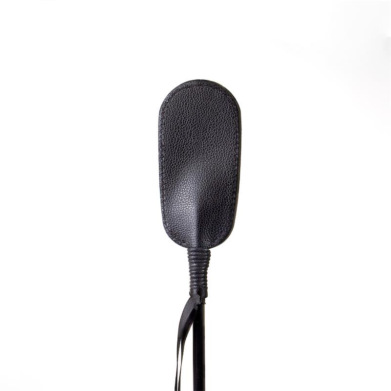 Oval-shaped synthetic leather whip