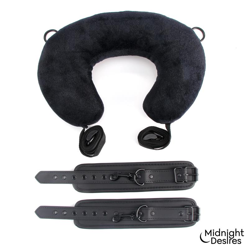 Restraint Set with Neck Pillow