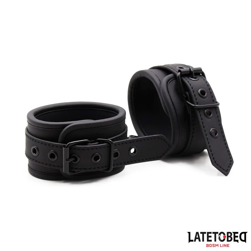 Solid black wrist